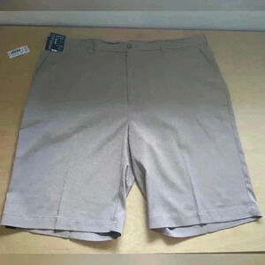 NWT  PERFORMANCE Men short size 44T Nice beige color